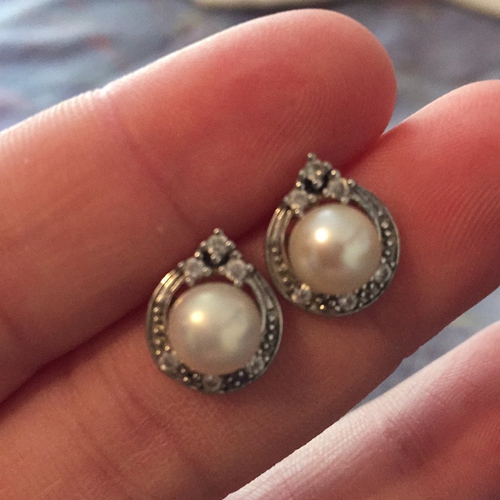 Earring - Picture 2 of 6